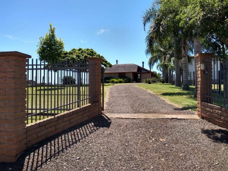 8a63f2e1-b7a8-461a-b444-13b692127c7f-1